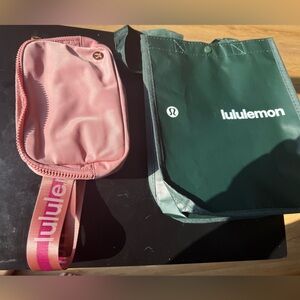 Lululemon Everywhere Belt Bag *Wordmark DCOP/MGTS/PKHZ ONE SIZE